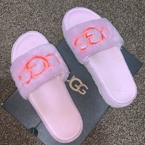 UGG / new without box LATON purple fluffy FUR SLIDE 12